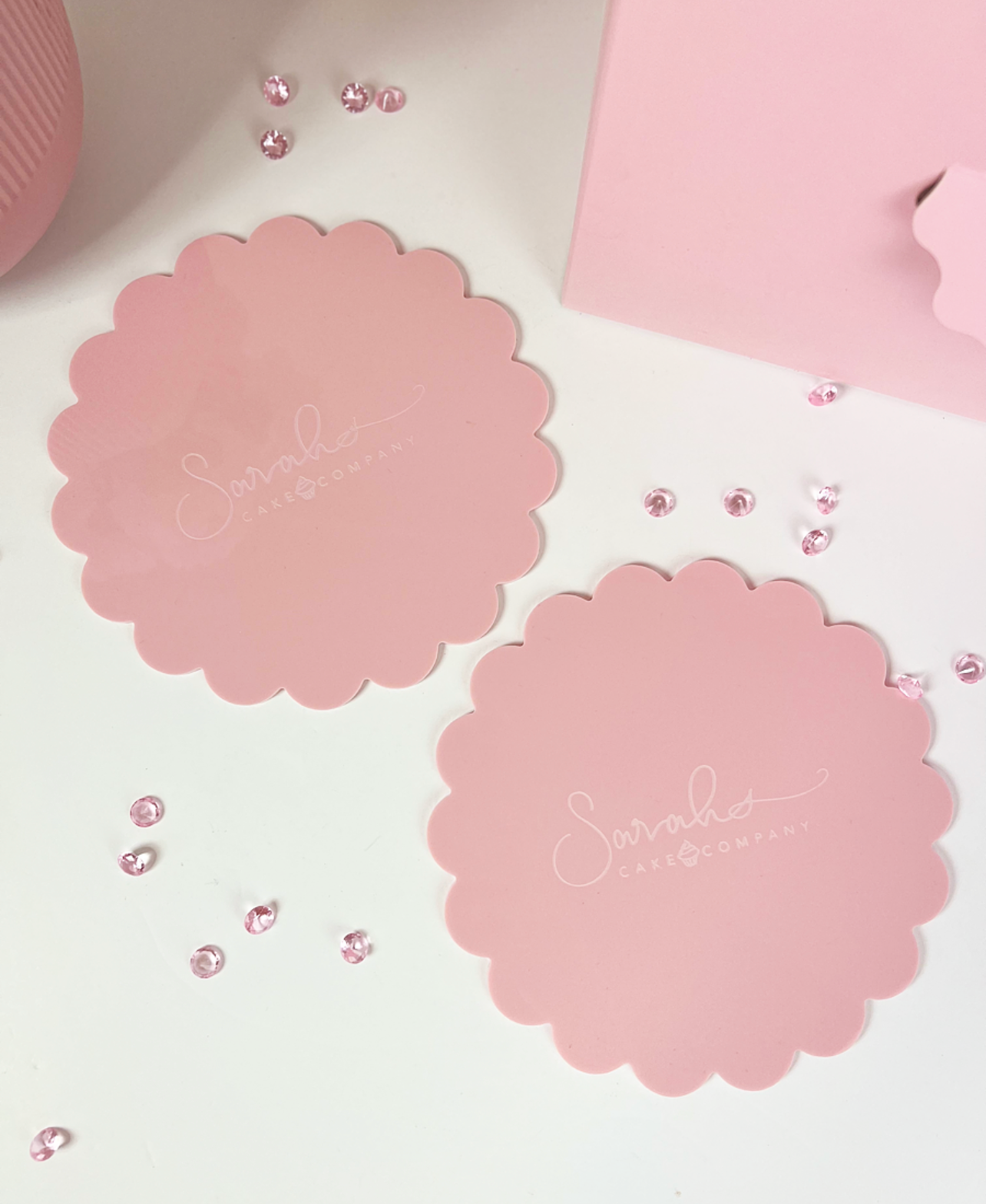 Scalloped Ganaching Plates - Set of 2 image 0