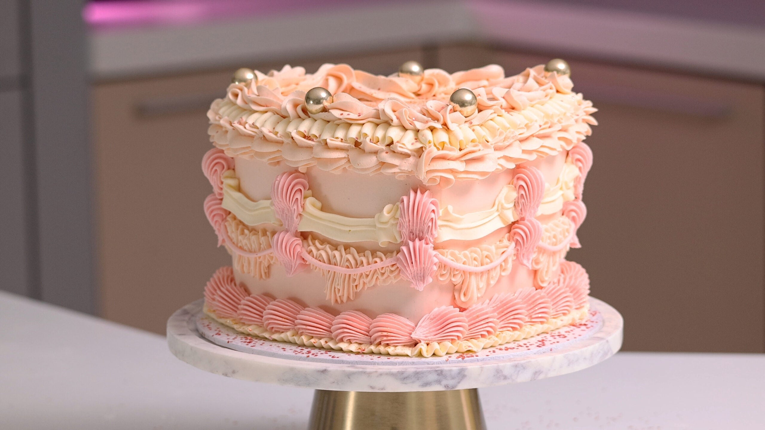 Heart Vintage Lambeth Cake Decorating