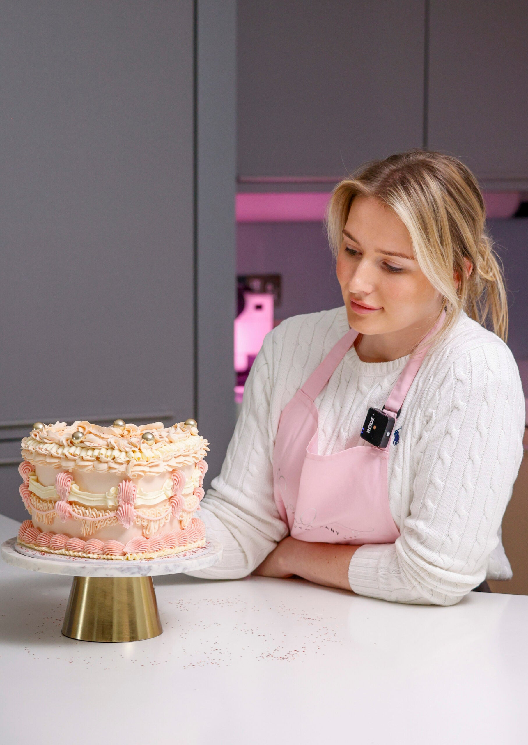 Heart Vintage Lambeth Cake Decorating